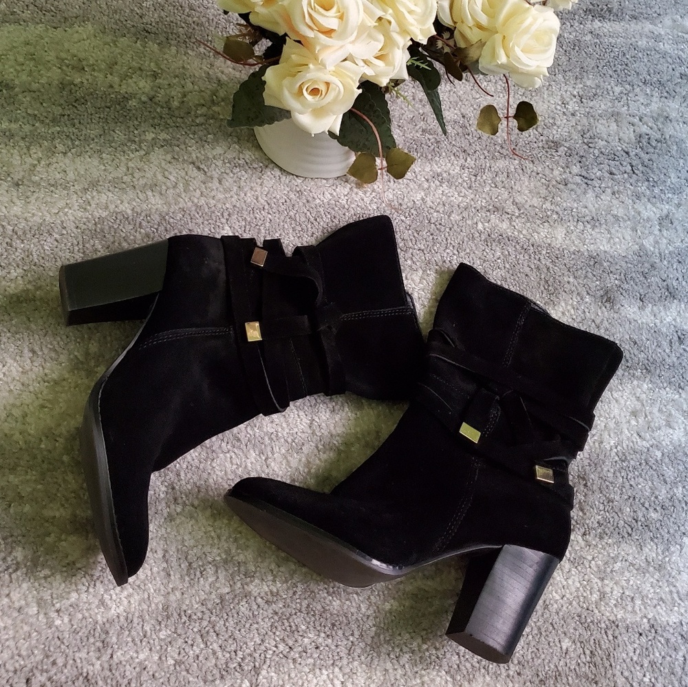 Saks 5th Avenue stylish 💥😍 suede boots
